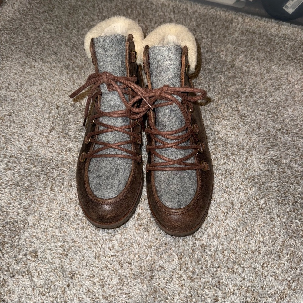 Sorel Women’s Harlow Lace Cozy Boot Burro